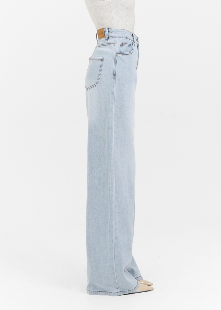 Wide leg stretch lightweight jeans
