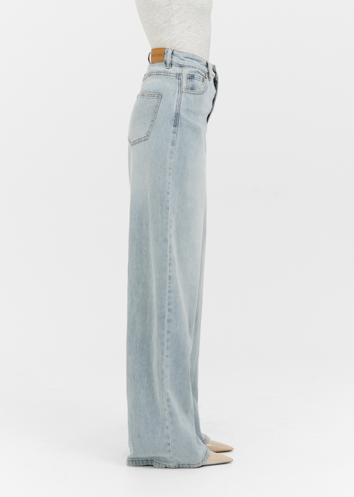 Wide leg stretch lightweight jeans