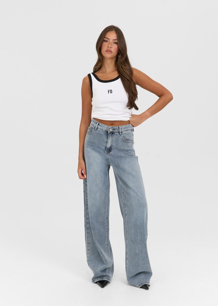 Wide leg stretch lightweight jeans