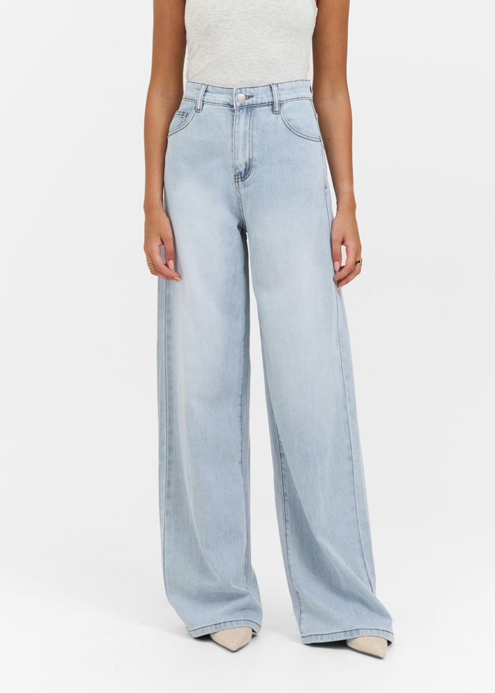 Wide leg stretch lightweight jeans