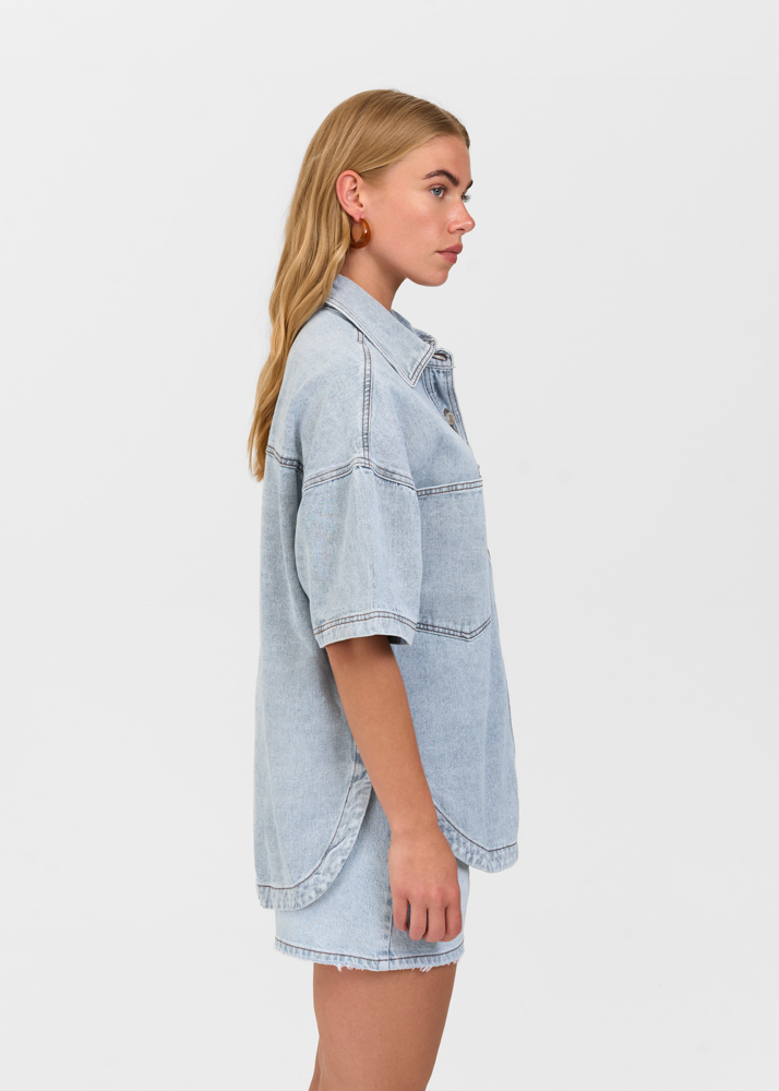 Oversized denim blouse korte mouw