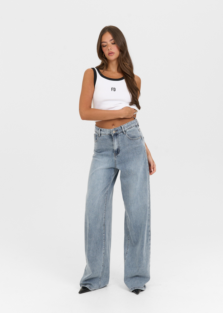 Wide leg stretch lightweight jeans