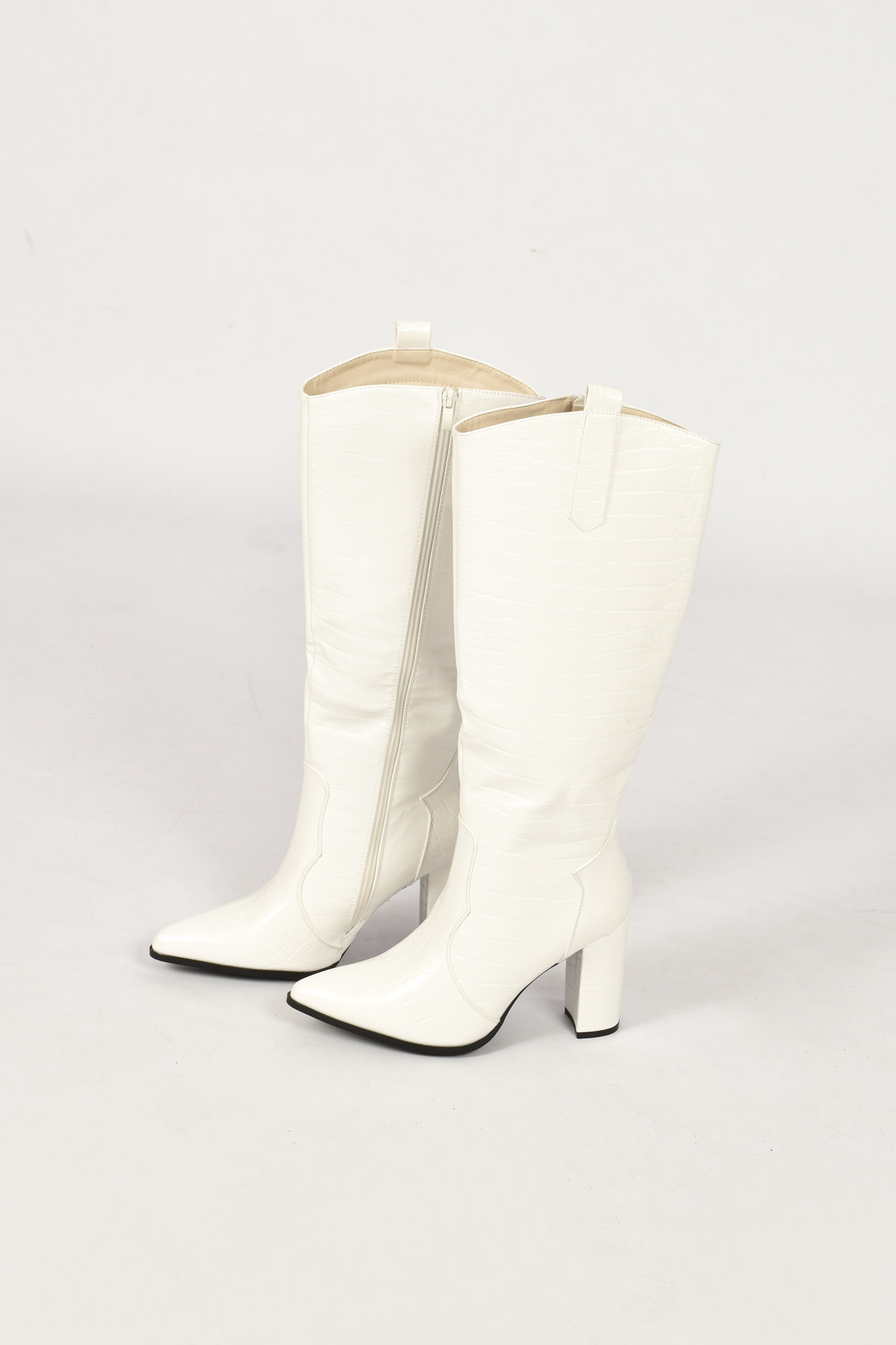 Pia boots white