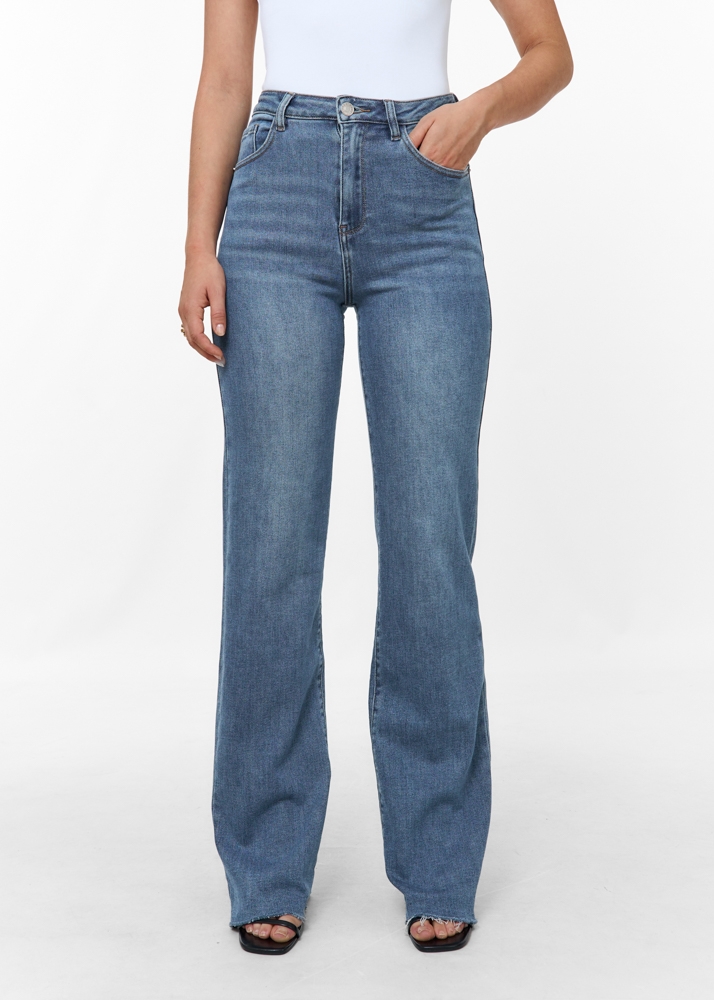 Straight leg stretch jeans