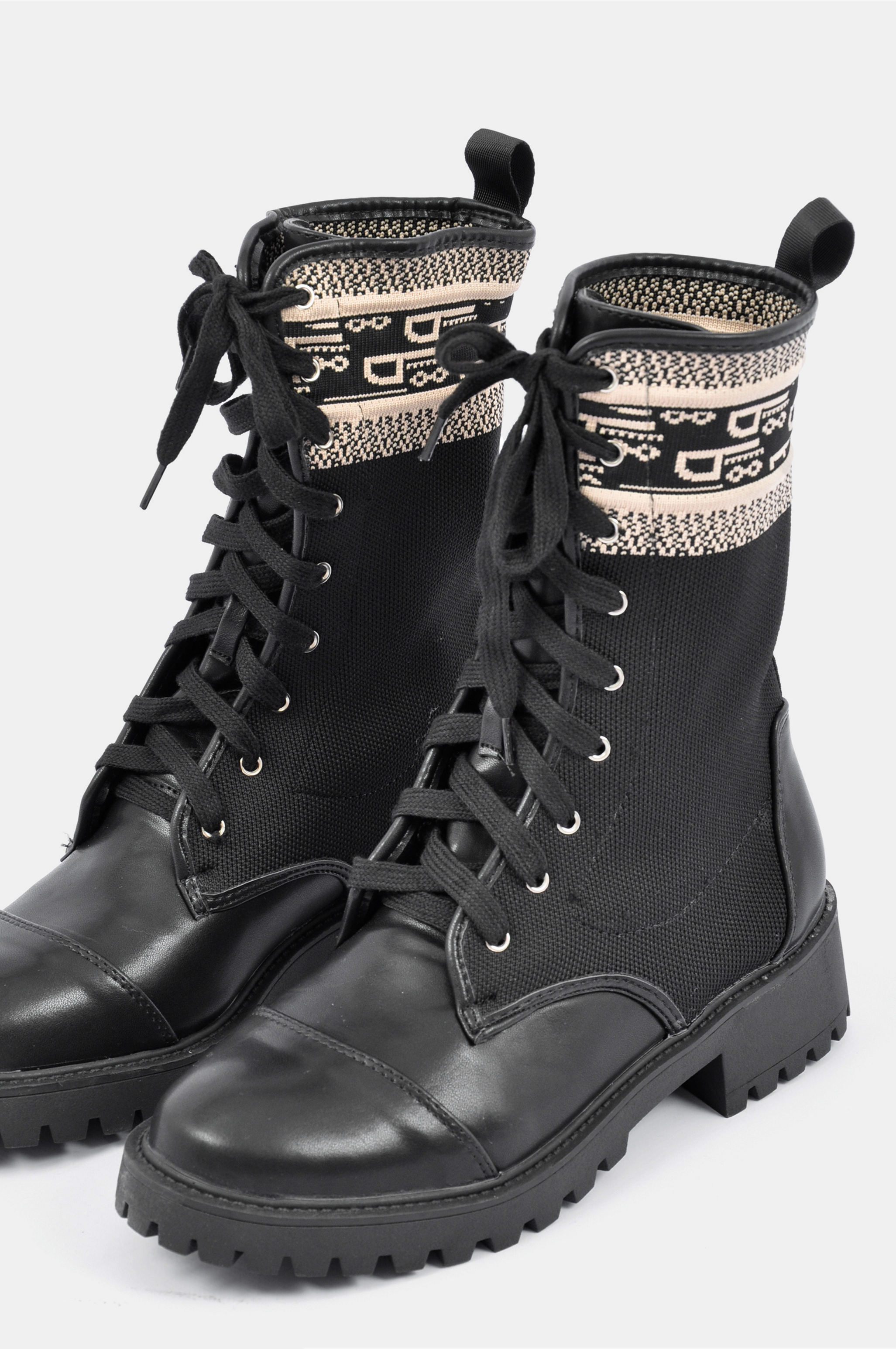 Hila boots black