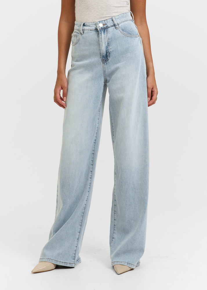 Wide leg stretch lightweight jeans