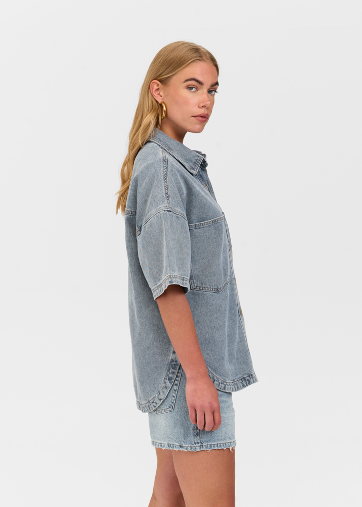 Oversized denim blouse korte mouw