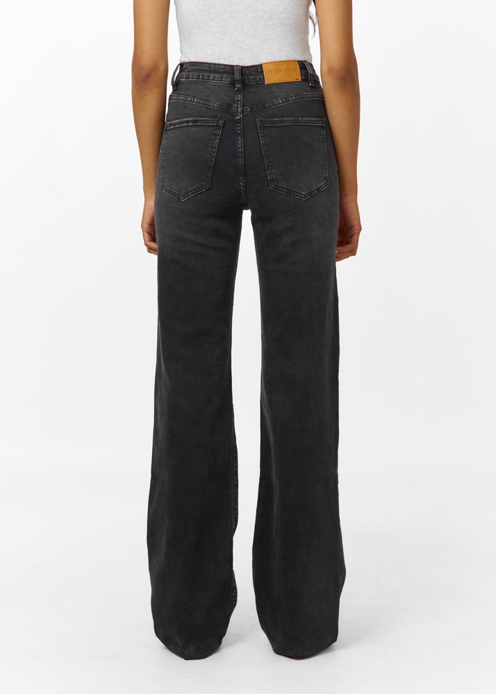 Straight leg stretch jeans