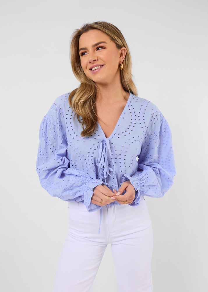 Nina embroidery blouse
