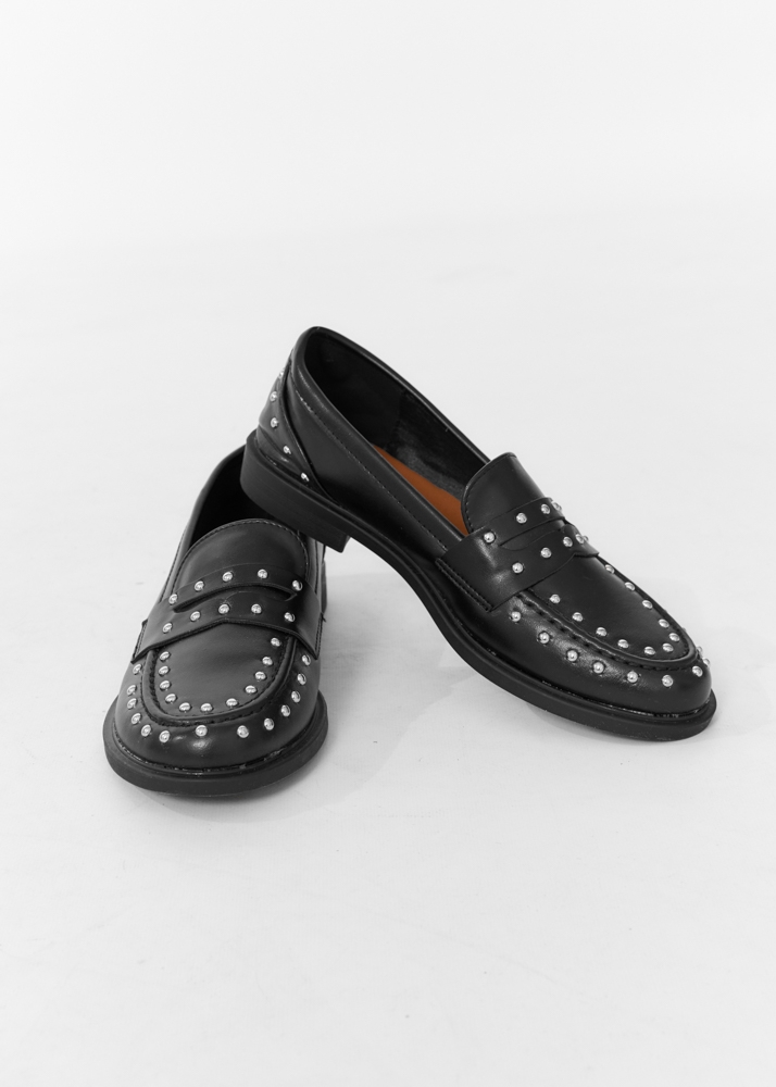Vera loafer met studs zwart