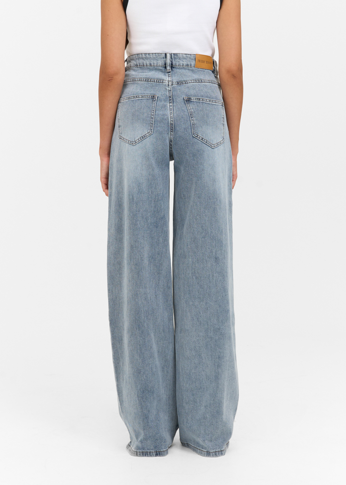 Wide leg stretch lightweight jeans