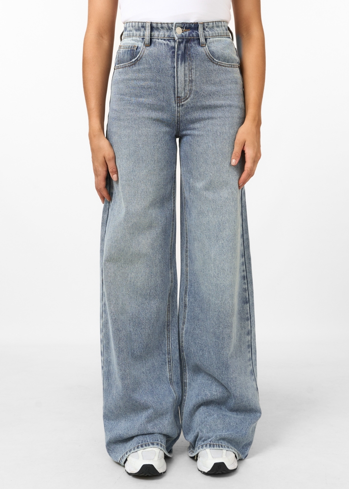 Wide leg jeans