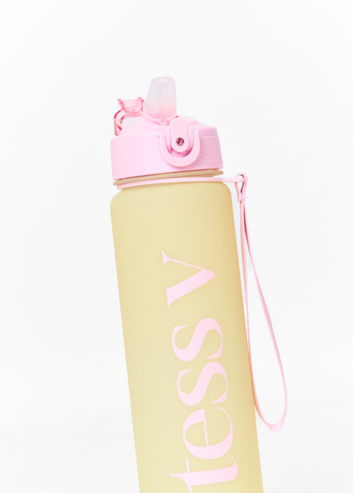Tess v waterfles