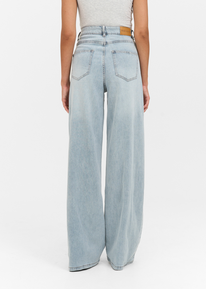 Wide leg stretch lightweight jeans