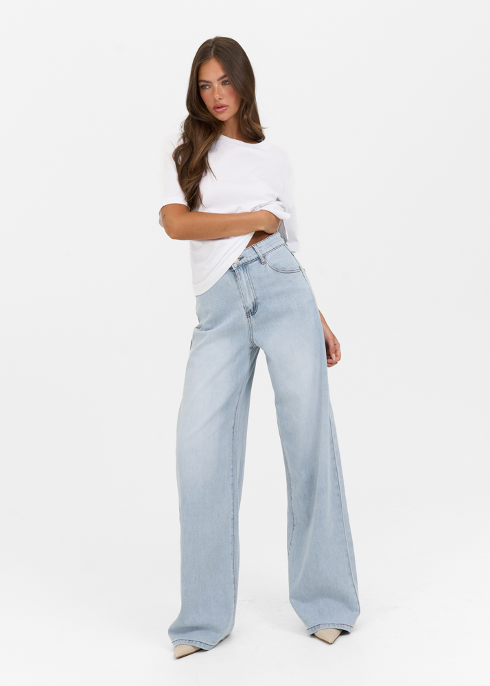 Wide leg stretch lightweight jeans