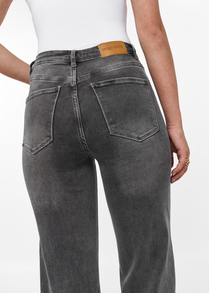 Straight leg stretch jeans