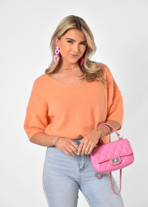 Nora trui oranje