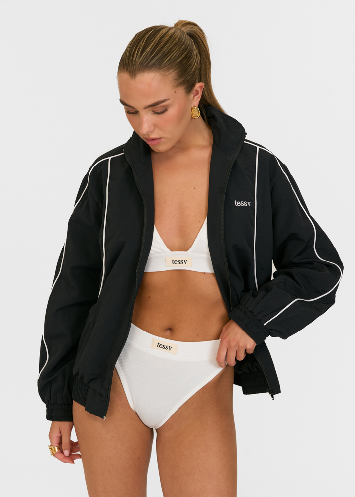 Tess v undie