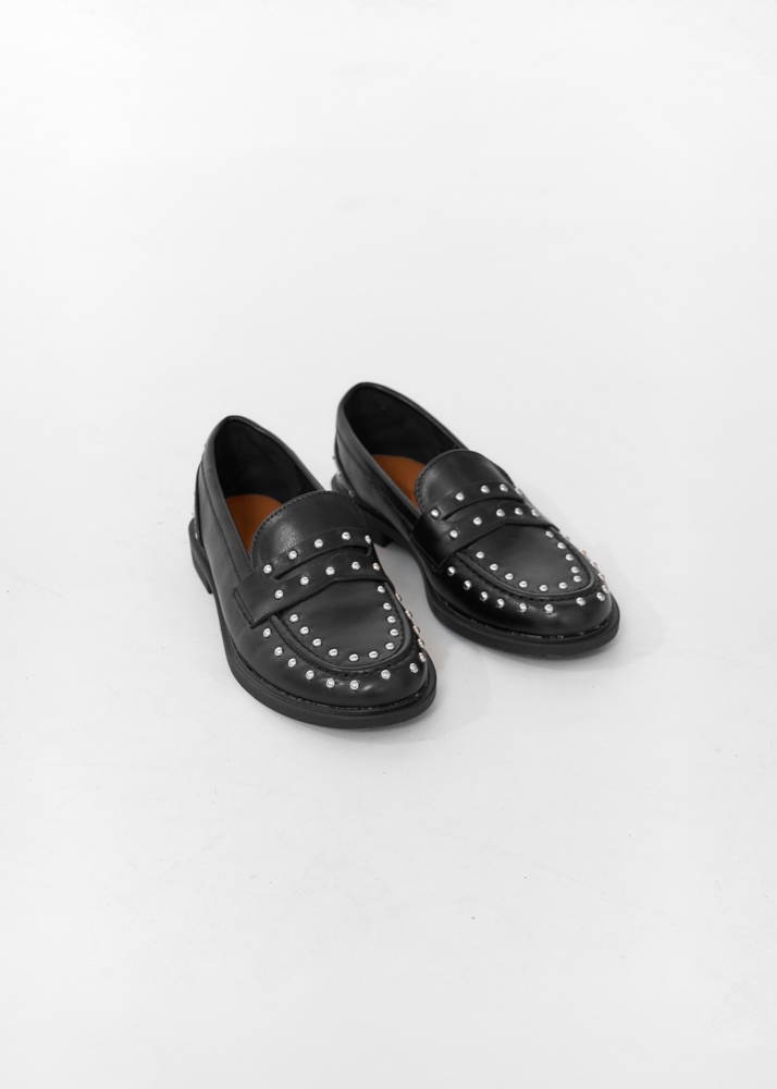 Vera loafer met studs zwart