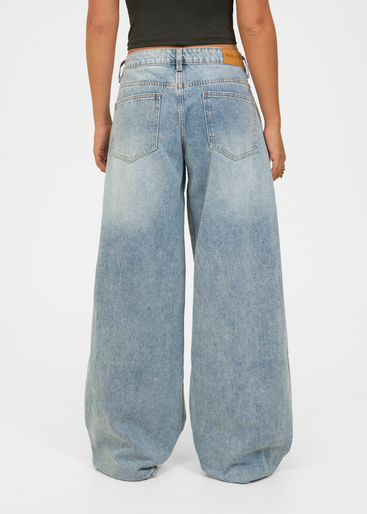 Wide leg classic low waist jeans