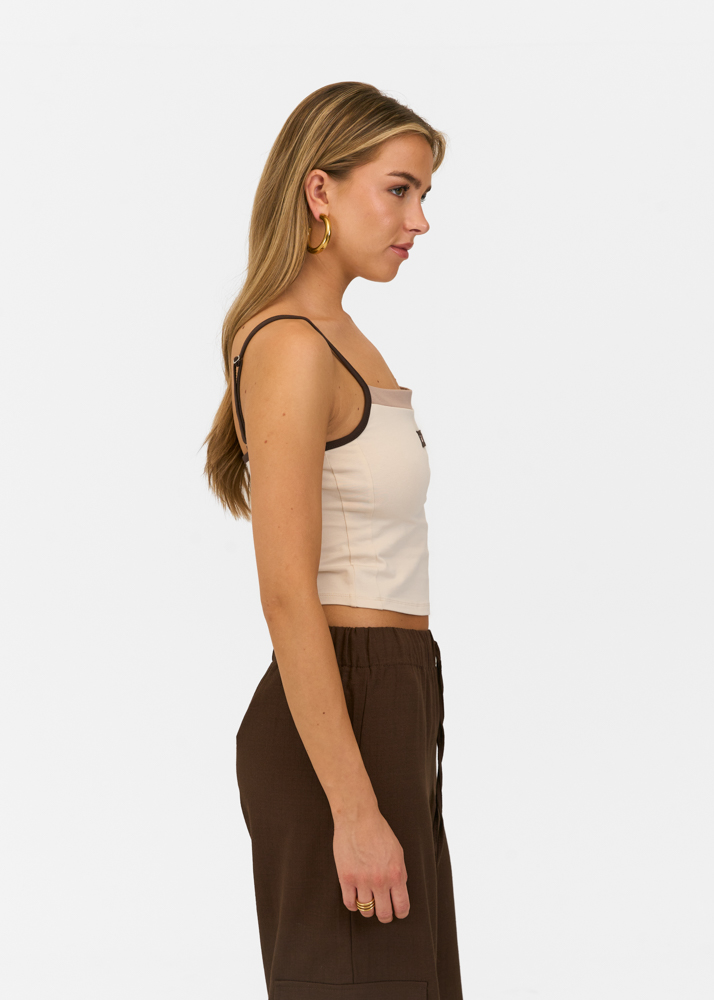 Label contrast top