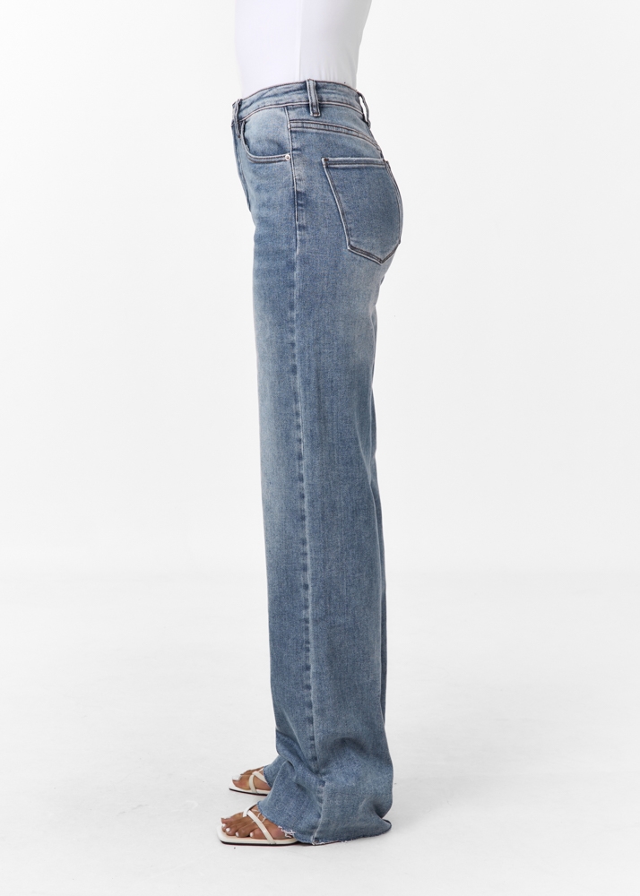 Straight leg stretch jeans