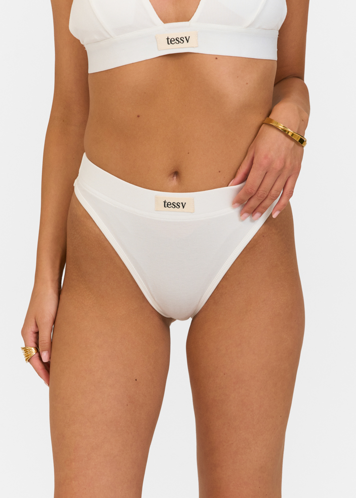 Tess v undie
