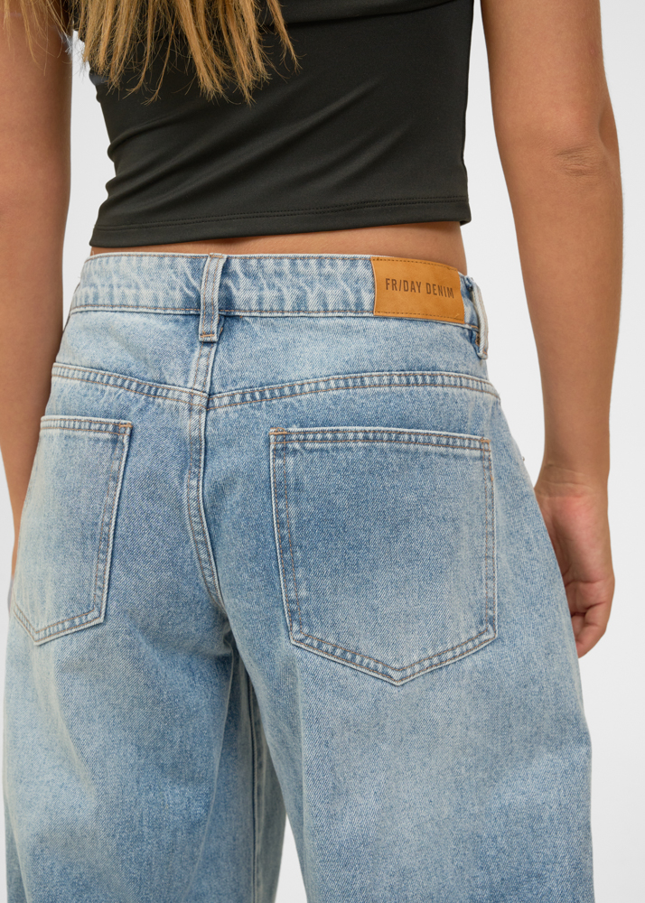 Wide leg classic low waist jeans