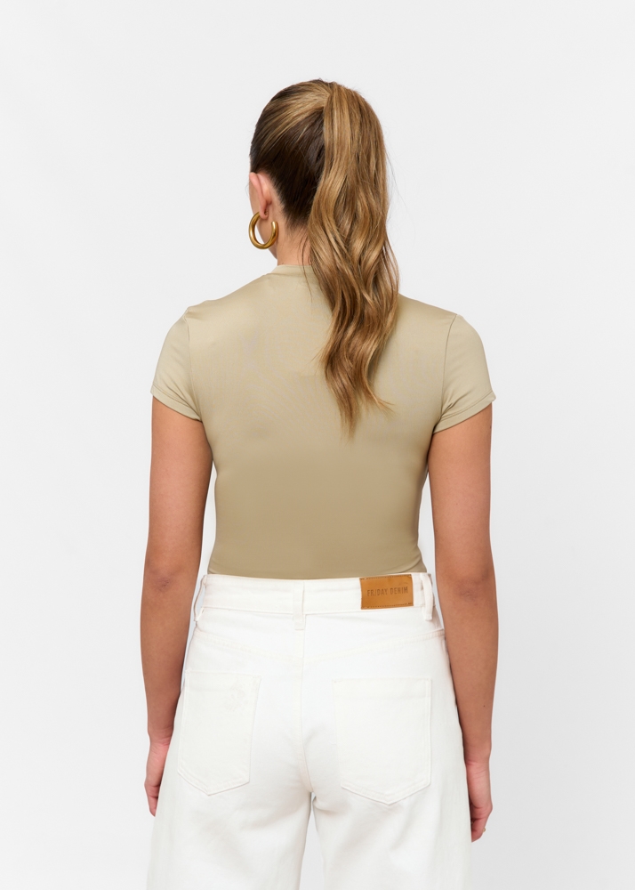 Tee