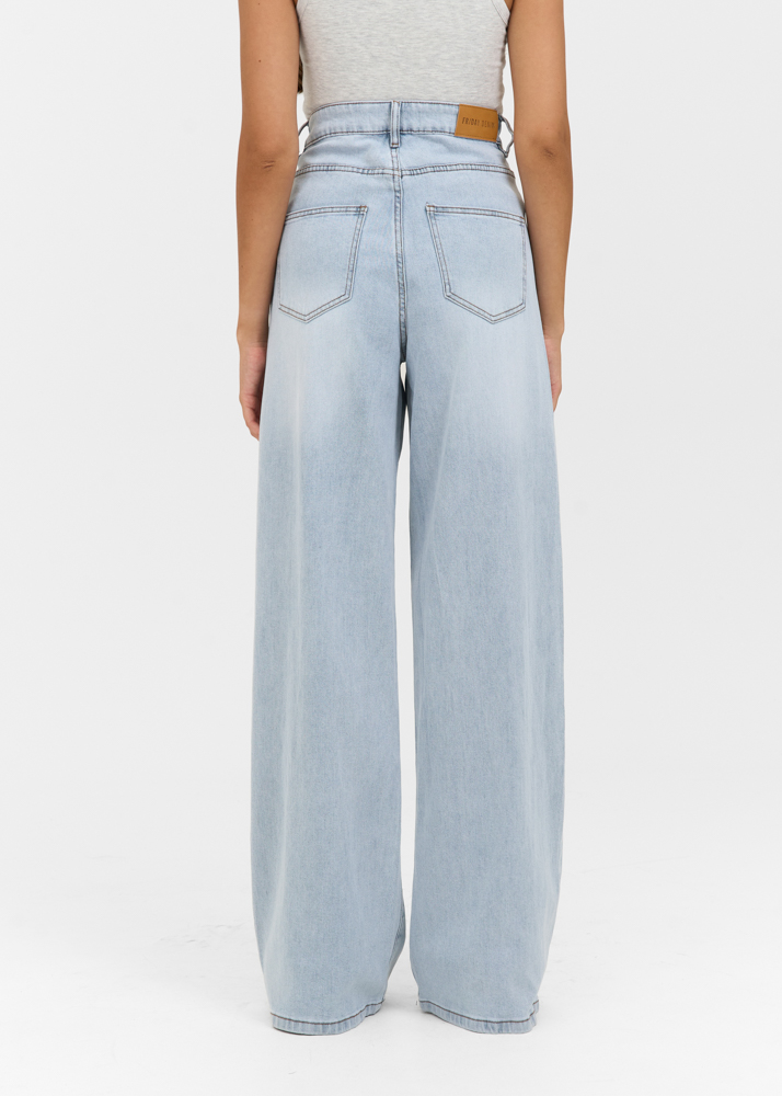 Wide leg stretch lightweight jeans