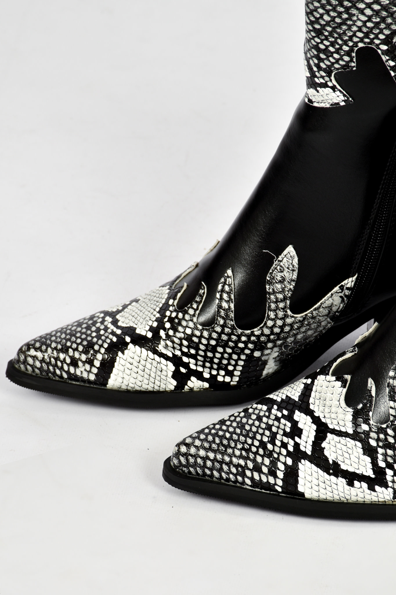Anouk boots black