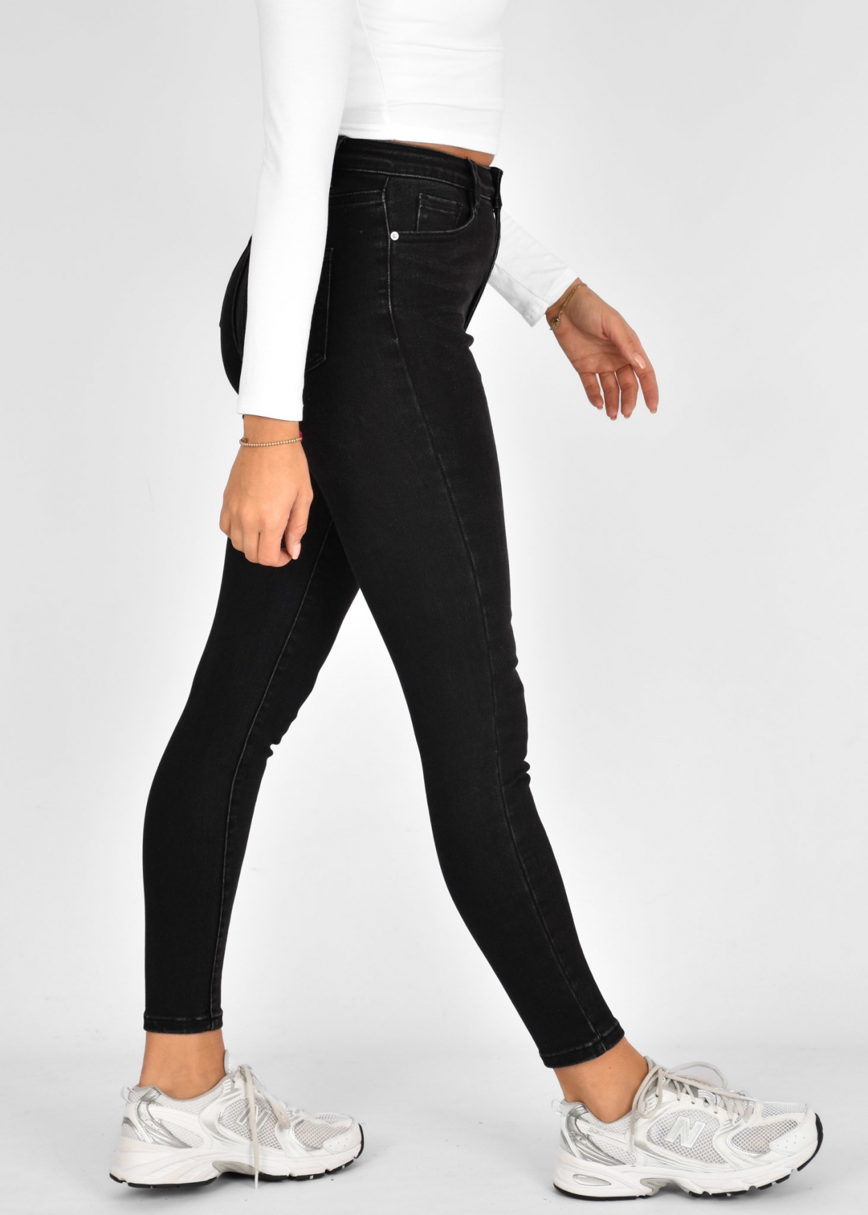 Discover Lola: Your New Favorite Jeans - icamvoh