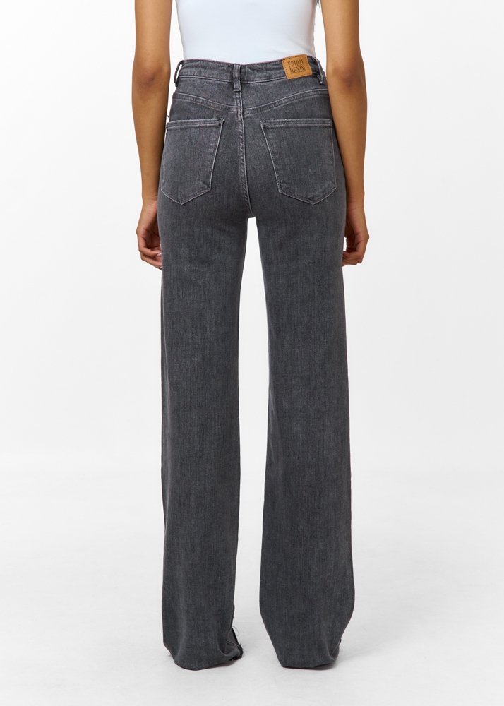 Straight leg stretch jeans