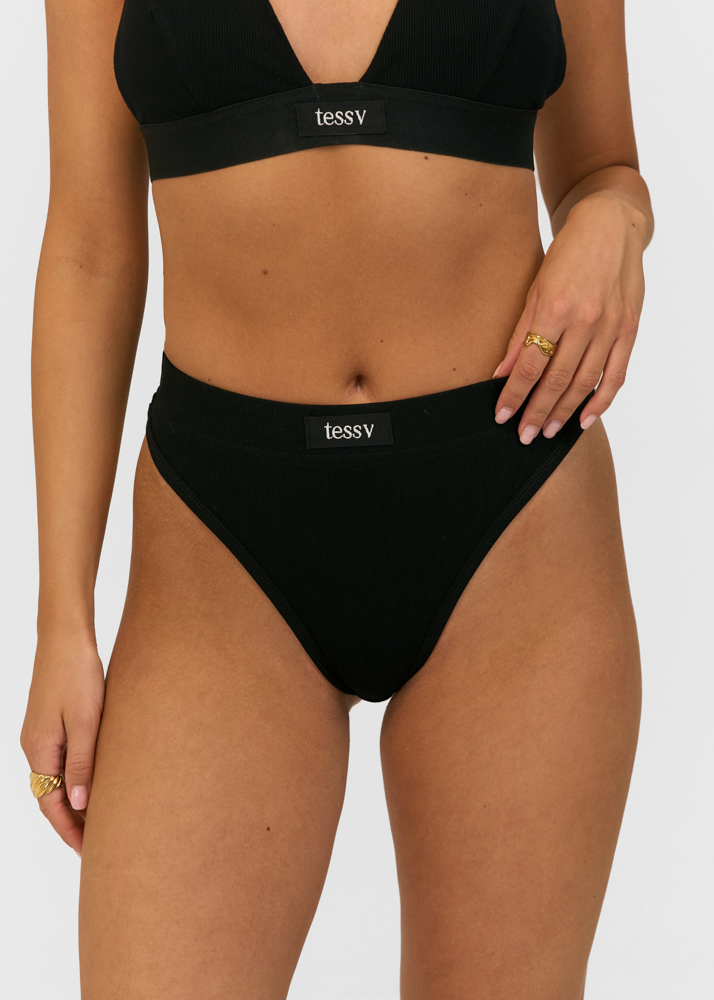 Tess v undie