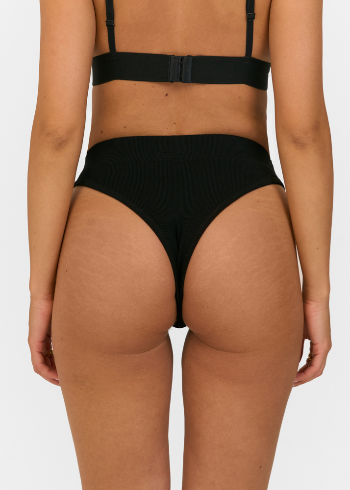 Tess v undie