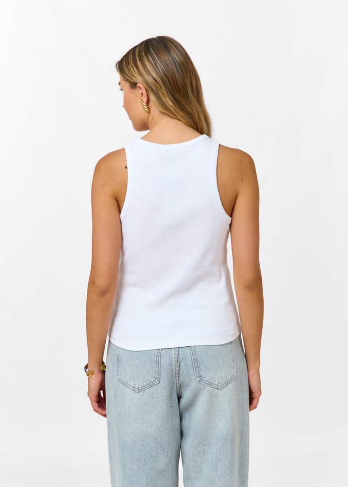 tess v tanktop