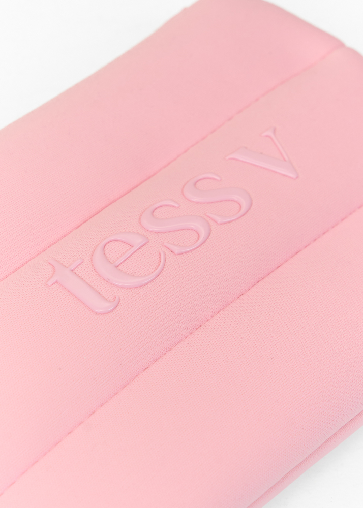 Tess v pouch