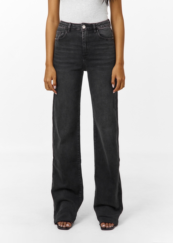 Straight leg stretch jeans