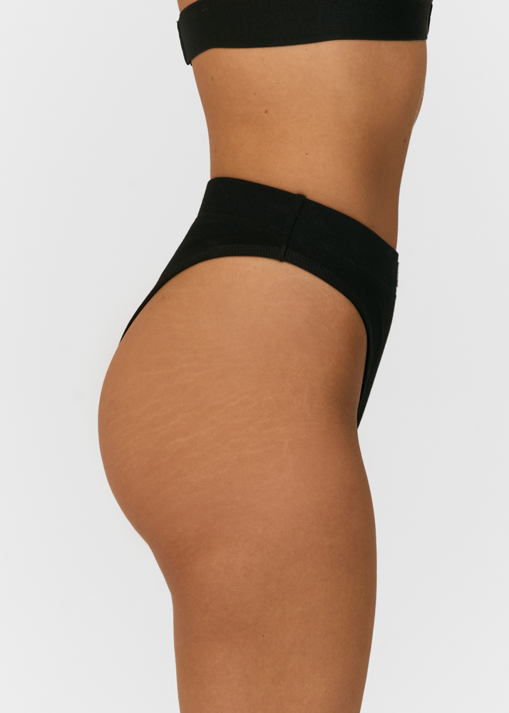 Tess v undie