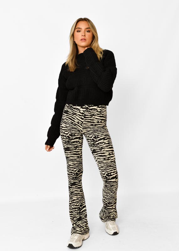Lies flared zebra