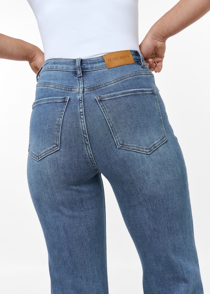 Straight leg stretch jeans