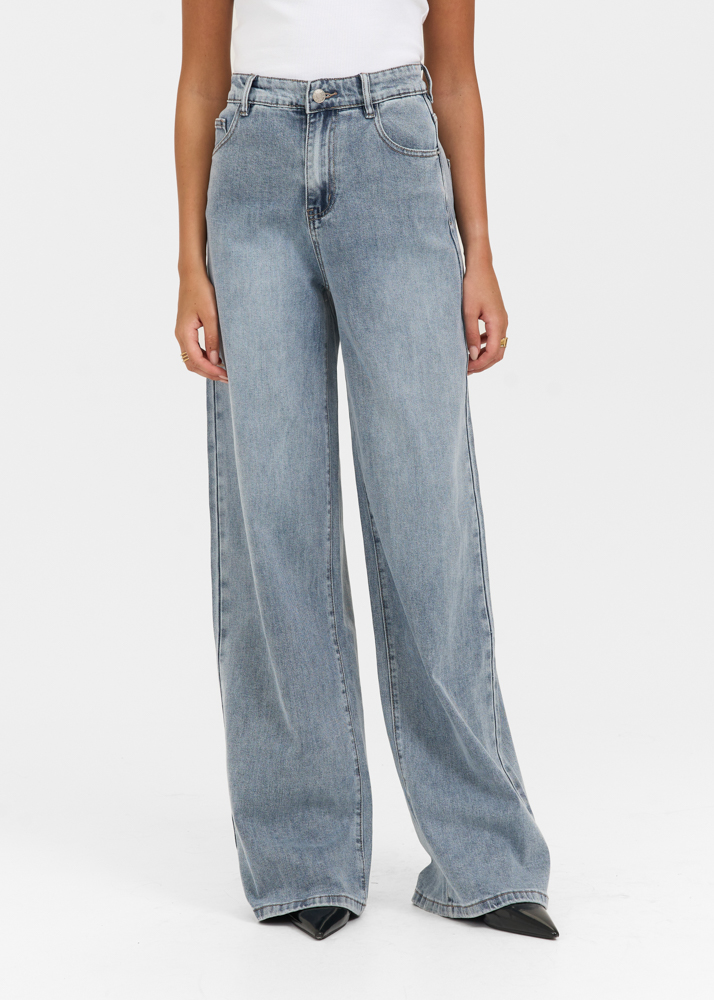Wide leg stretch lightweight jeans
