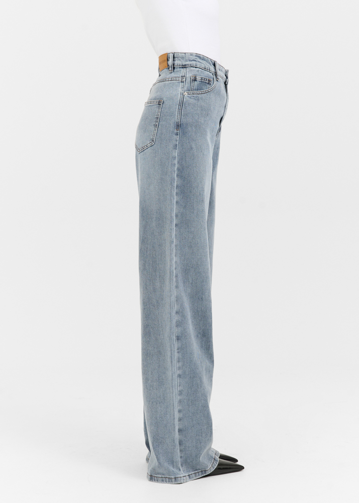Wide leg stretch lightweight jeans